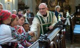 Jenseits der Euphorie – ein tschangomadjarischer Priester und die ungarische Messe in Bakau