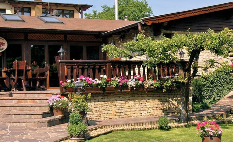Traditionslokal und Treffpunkt- Das Rotburger Brauhaus in Werischwar